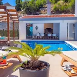 Matan - Only 200m From The Sandy Beaches, Private 28m2 Pool Vila *