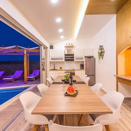 Vila Matan - Only 200m From The Sandy Beaches, Private 28m2 Pool *